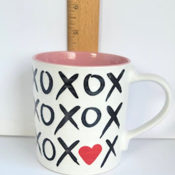 X AND O "KISSES AND HUGS" WHITE MUG WITH RIDGES, RED HEART AND PINK INTERIOR - Picture 5 of 5